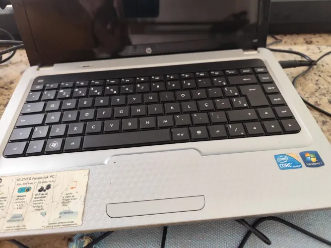 Notebook todo perfeito com manutenção e limpeza interna..