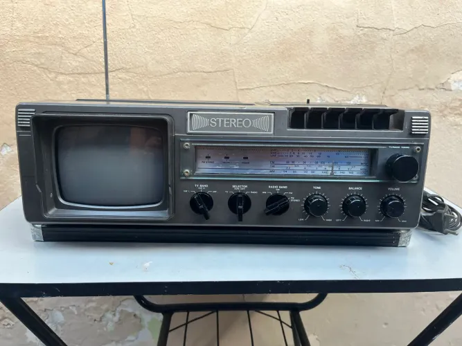 Raridade Rádio TV portátil antigo Broksonic CRT-2016 funcionando em ótimo estado!