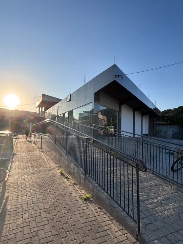 Alugo salas comerciais (Esquina) - 50m2 e 30m2