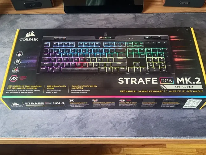 Teclado Corsair Strafe RGB MK.II MX Silent