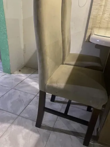 Vende-se mesa de jantar 4 cadeiras