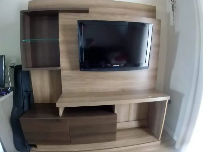 Estante para tv com duas portas
