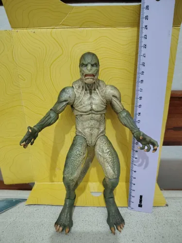 Boneco Largarto Marvel select