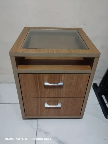 Armário / mesa de cabeceira / criado mudo