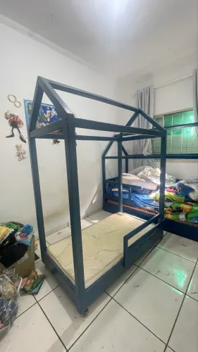 Cama Montessoriana infantil madeira do Pará com colchão