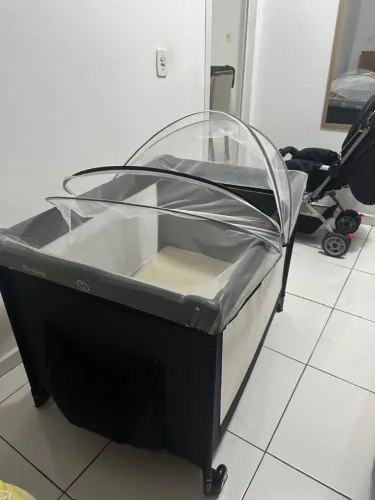 Berço portátil / pinteiro para bebê.