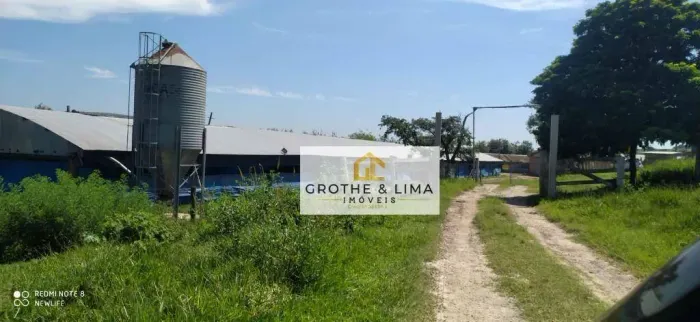 Granja, à venda, em um sítio, com 54000 m² por R$ 2.900.000 - Piracicaba/SP