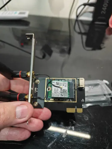Placa Wi-Fi 7 Intel BE200NGW, com bluetooth 5.4 e adaptador para desktop.