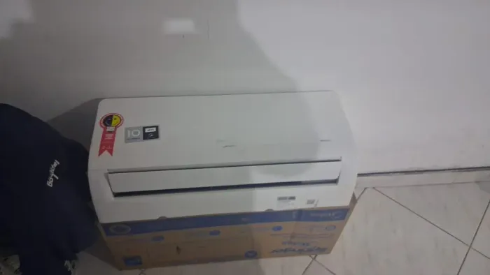 Vendo Ar condicionado split mideia inverter 9.000 BTUs com instalação.