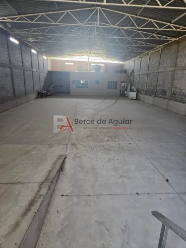 GALPAO COMERCIAL em SAQUAREMA - RJ, LEIGOS
