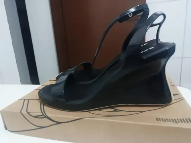 Sandália Melissa PR/BR - nº 37. Contato *