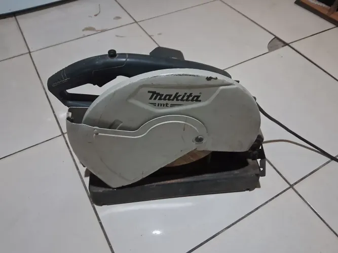 Policorte semi nova 