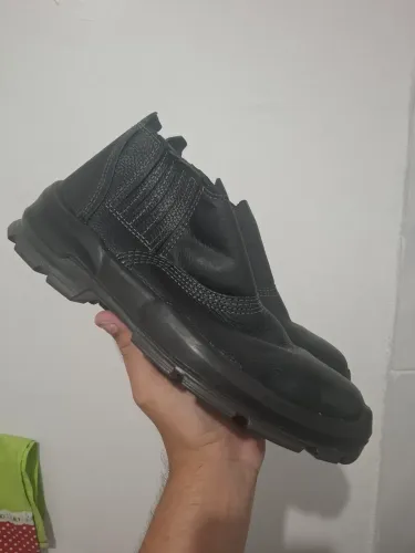 Bota de aço para trabalhar, original e nova 42-43