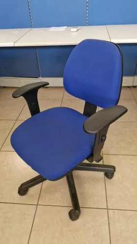 Cadeira secretária azul