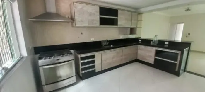 Sobrado com 248m², 3 suítes, 4 banheiros e 2 vagas - Vila Guiomar - Santo André REF: 19277