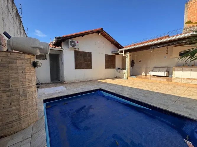 Casa com 2 quartos 2 banheiros 2 vagas piscina cascata