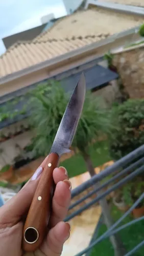 Faca Artesanal Compacta em Aço de Grosa - Peça Única de Cutelaria