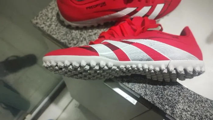 Chuteira predator Adidas seminova!