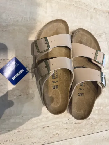 Birkenstock tamanho 40 equivale ao 38 ou 39 no Brasil
