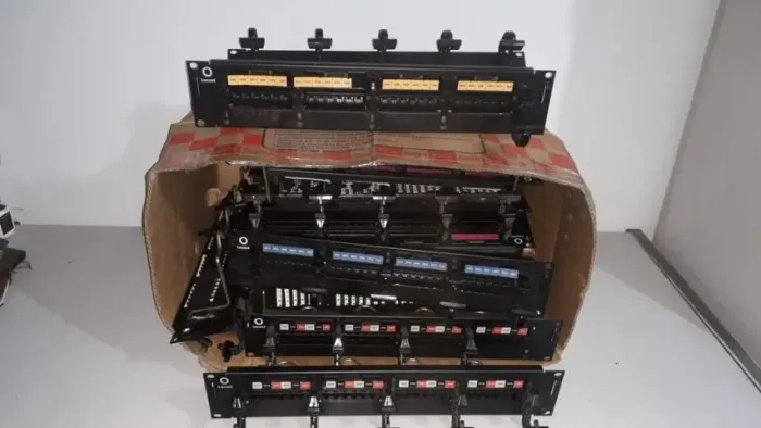 kit com 18 unidades Patch Panel Max Lucent Preto Cat5 - 24 Portas