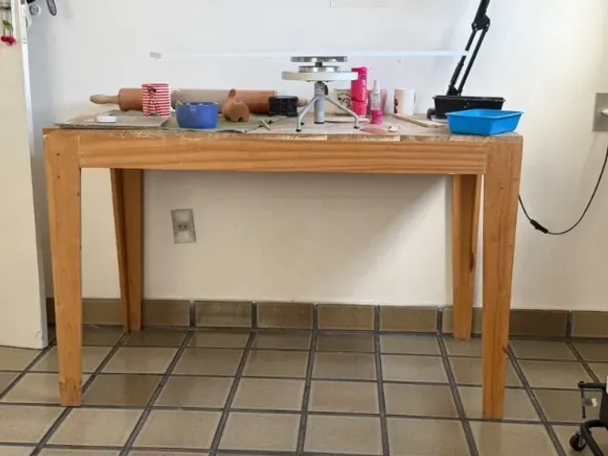 Mesa utilitária de pinus