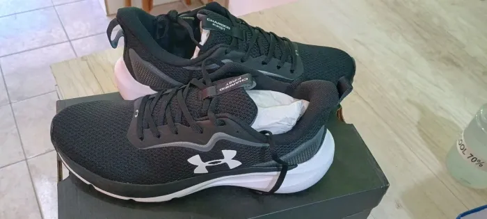 Tênis Under armour novo original na caixa número 41/42.