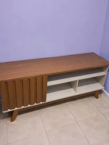 Aparador rack retrô de madeira