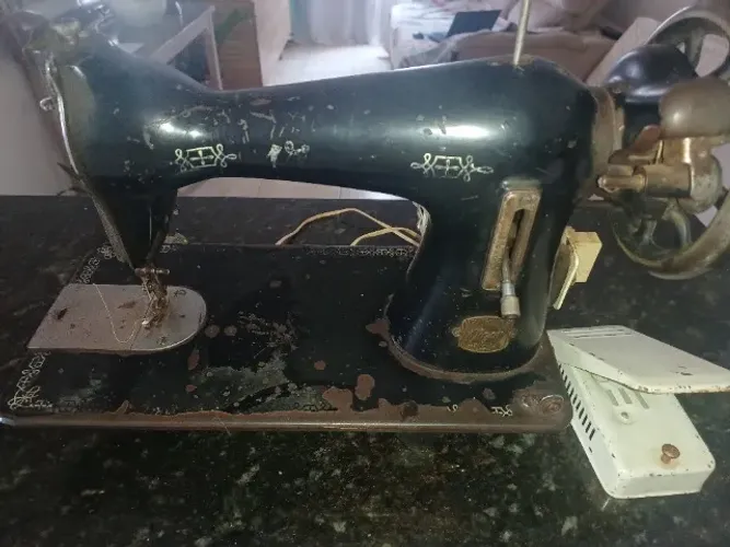 Máquina de costura antiga