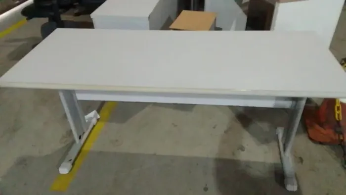 Mesa de escritório s/gaveta-1,50x0,70