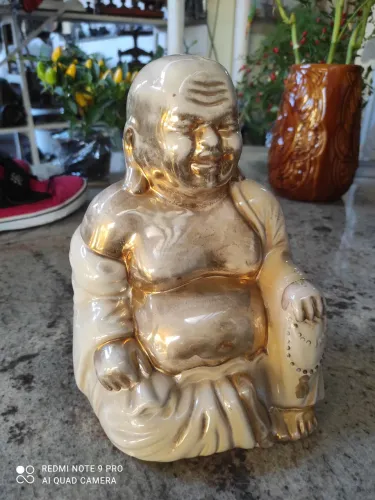 Estatueta,BUDA ,em porcelana: