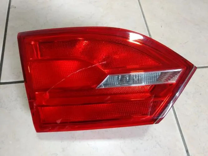 Lanterna Traseira Esquerda Porta Malas Jetta 2014 Recuperada