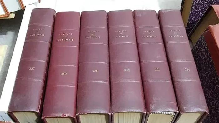 Lote 20 livros Direito Revista dos Tribunais capas duras bom estado antigos