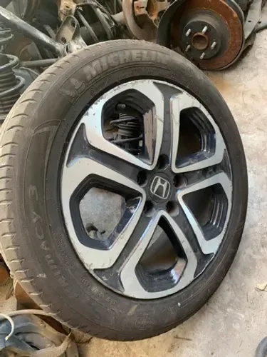 W jogo de rodas da Hrv pneu 215/55/17