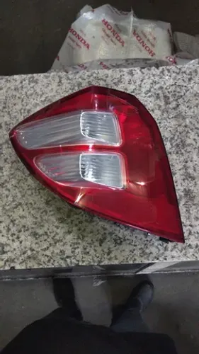 Lanterna e pára-choque traseiro Honda New Fit 
