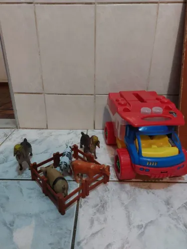 Caminhão de Brinquedo para Meninos com Fazendinha