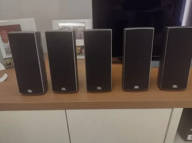 Caixa de som JBL modelo 160 sisat 