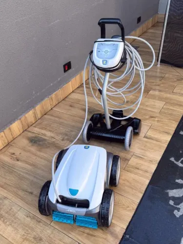 Vendo ou troco Robô Aspirador de Piscinas Zodiac