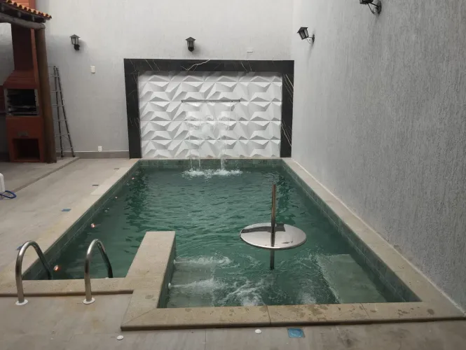 Piscina com Cascata e Hidromassagem