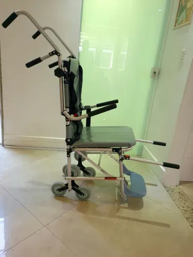 Cadeira de rodas para escada
