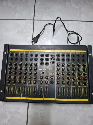 Vendo mesa de som 