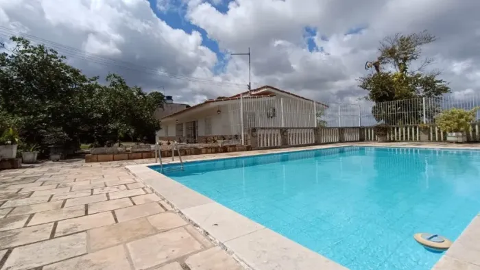 Linda Chácara com Piscina em Aldeia dos Camarás-PE a 200 da pista com fácil acesso e boa..