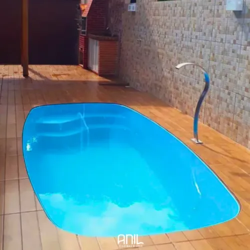 Piscina 4 metros + casa de máquinas com maquinário - em Minas Gerais