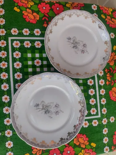 Pratos para sobremesa em porcelana Real