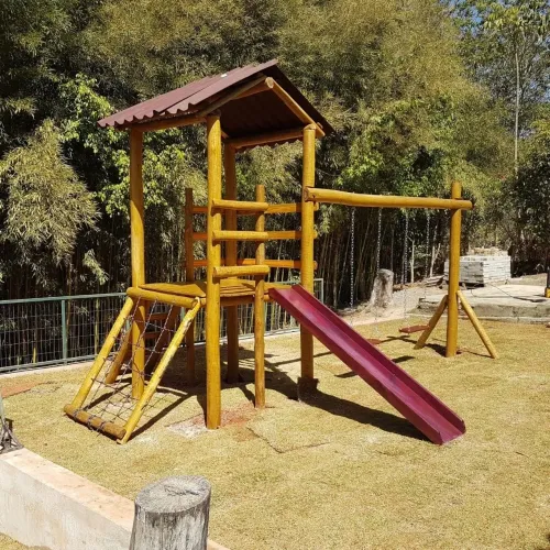 Parquinho / Playground de madeira