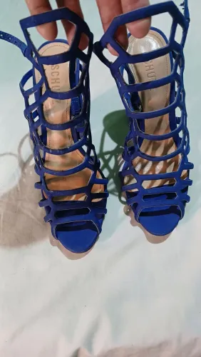 Salto Schutz Azul - Elegância nos seus pés!
