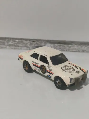 Carrinho Hotwheels 70 Ford Escort RS1600