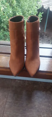 Bota de Couro cano curto marrom