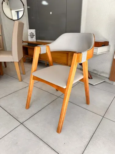 Cadeira de Jantar em Madeira com Assento Estofado t543