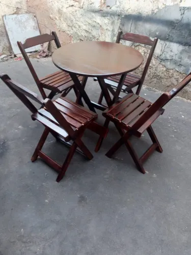 Cadeiras e mesa dobraveis 