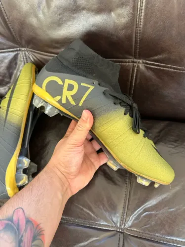 CHUTEIRA NIKE BOTINHA CR7